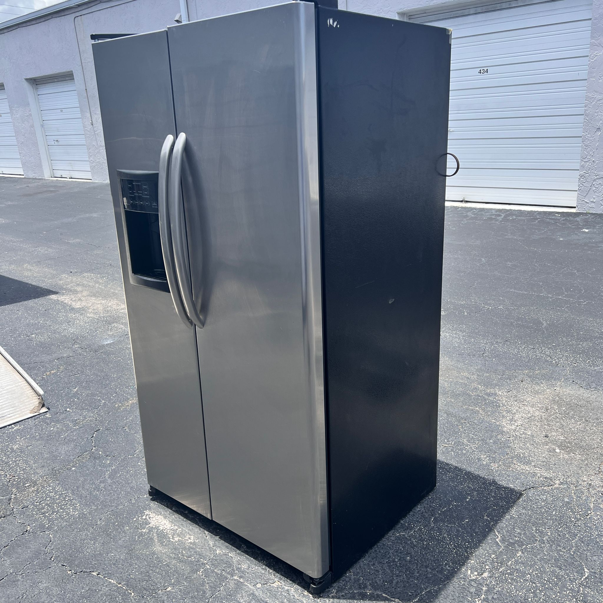 GE Stainless Steel Refrigerator GE Stainless Steel Refrigerator